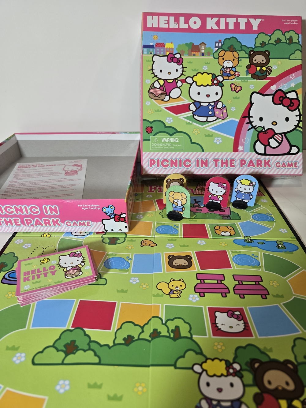 2011 Hello Kitty Picnic in the Park Board Game - Pink